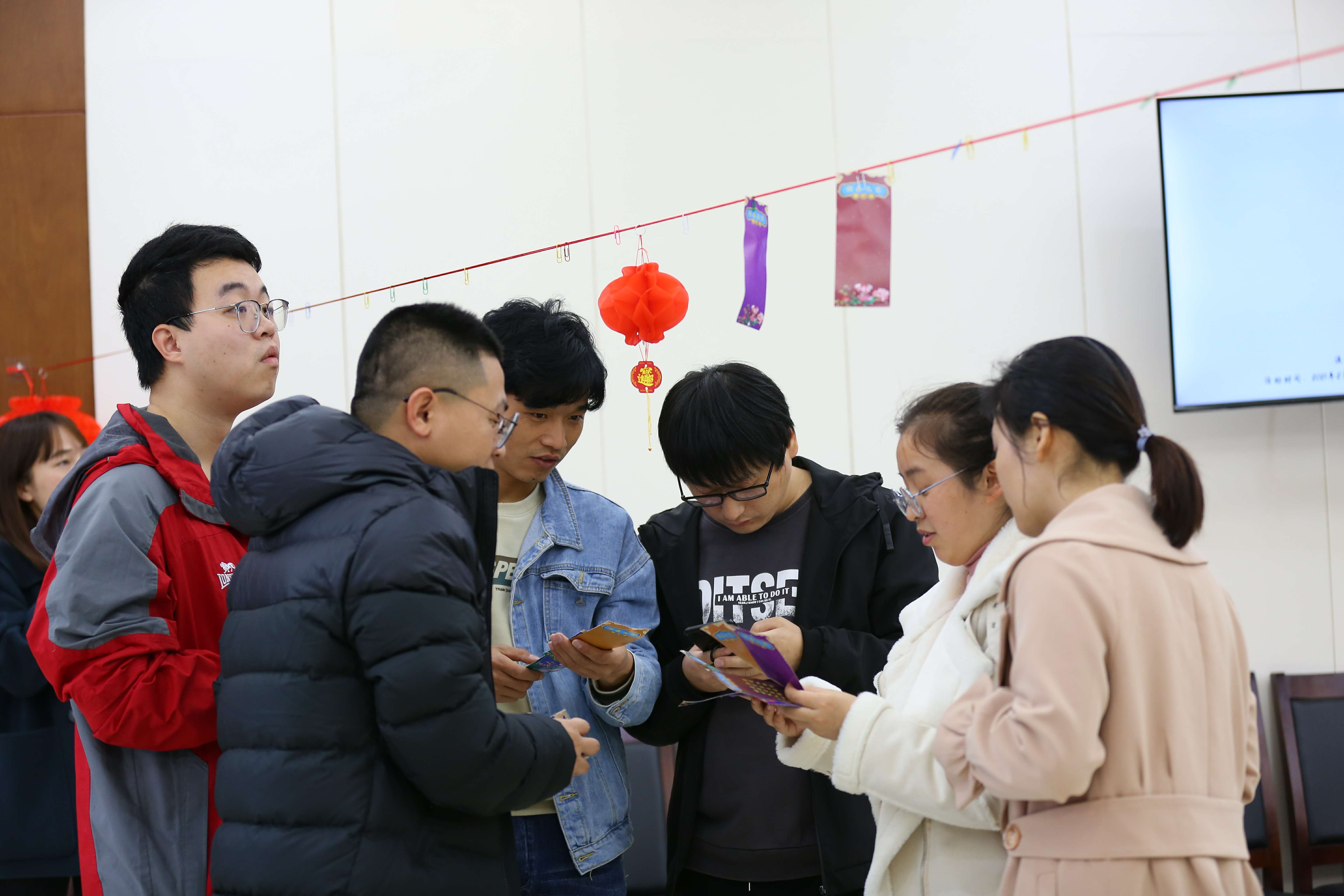 歡歡喜喜做花燈，熱熱鬧鬧過(guò)元宵